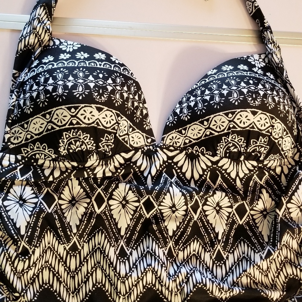 black & white flower print swim top